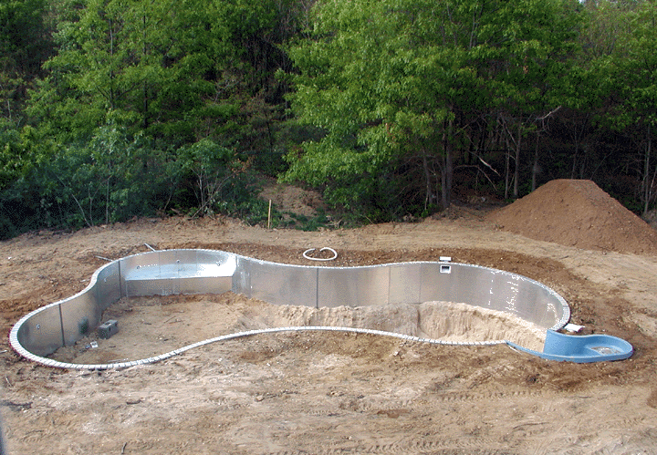 Backfilled and rough raked.GIF (279557 bytes)