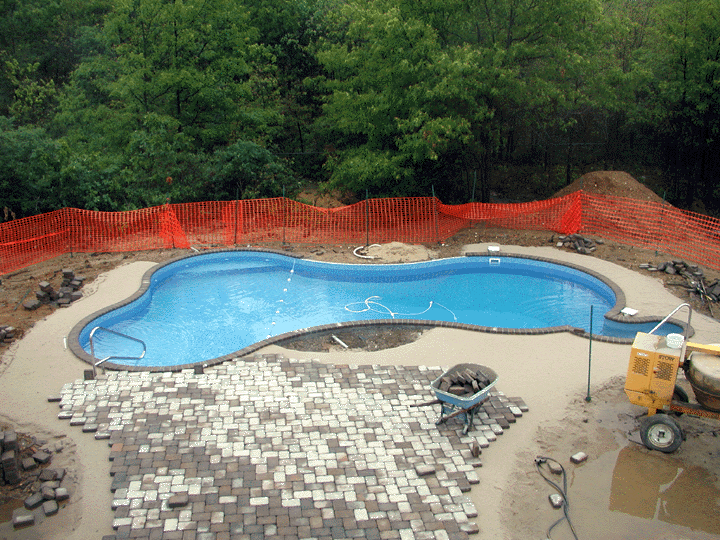 Mason work getting done.GIF (269708 bytes)