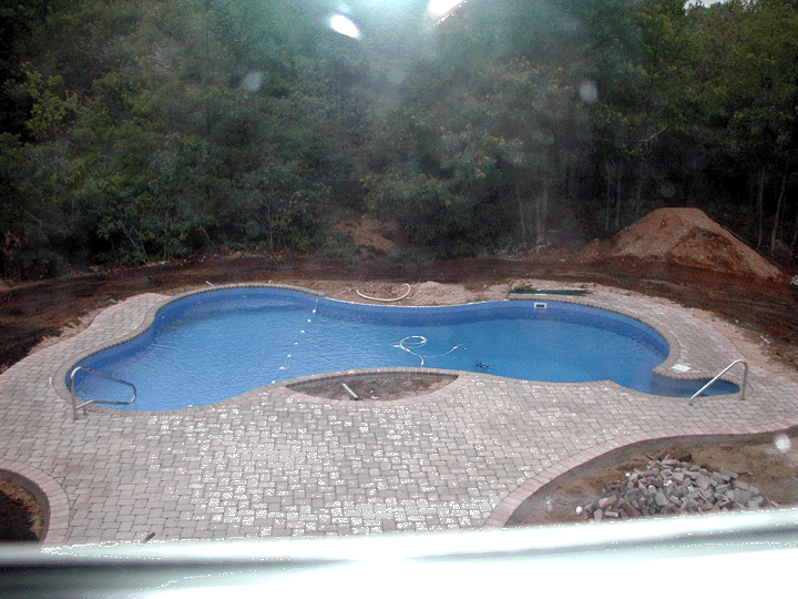 Masons complete the patio.GIF (244012 bytes)