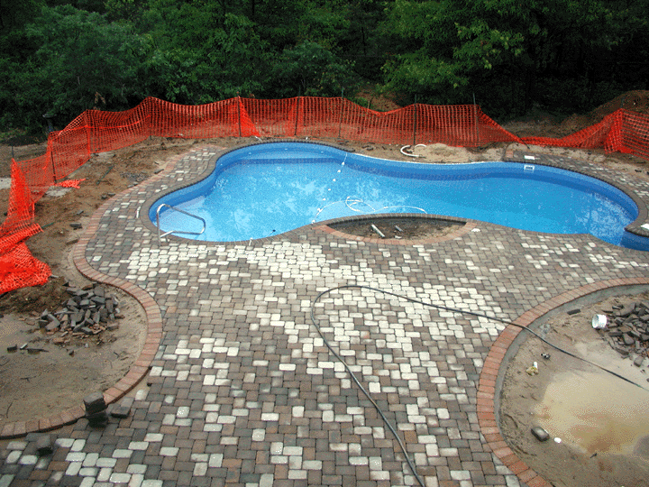 Masonwork_almost_completed.GIF (275416 bytes)