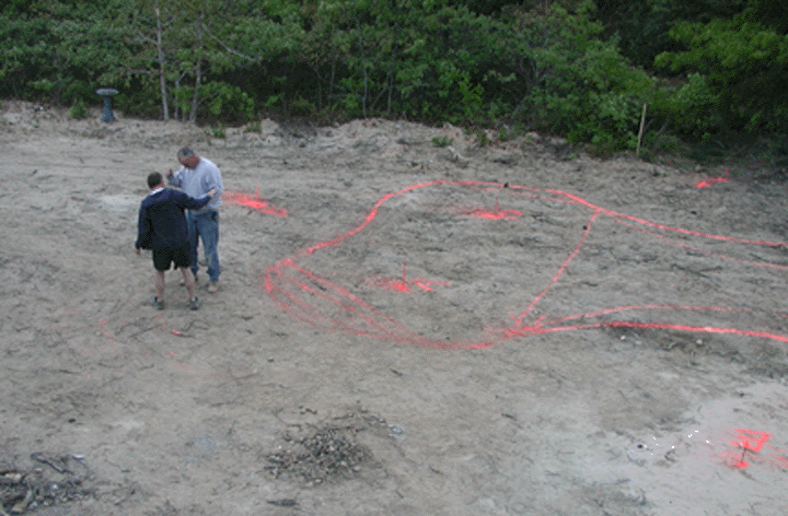 Positioning_the_pool_in_yard.GIF (206878 bytes)